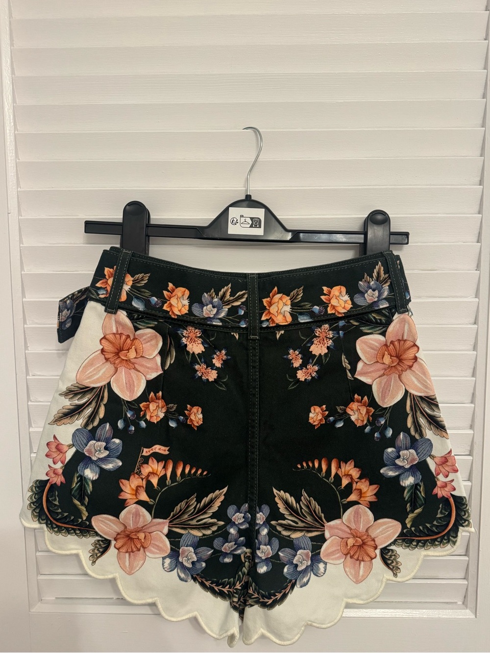 FARM Rio Black Floral Embroidered Scallop Shorts with Woven Buckle - Picture 2 of 4